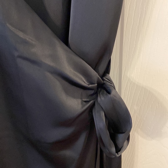GAP SATIN WRAP DRESS SIZE XL BRAND NEW COLOR BLACK LENGTH 40”BUST 42” - Picture 5 of 12